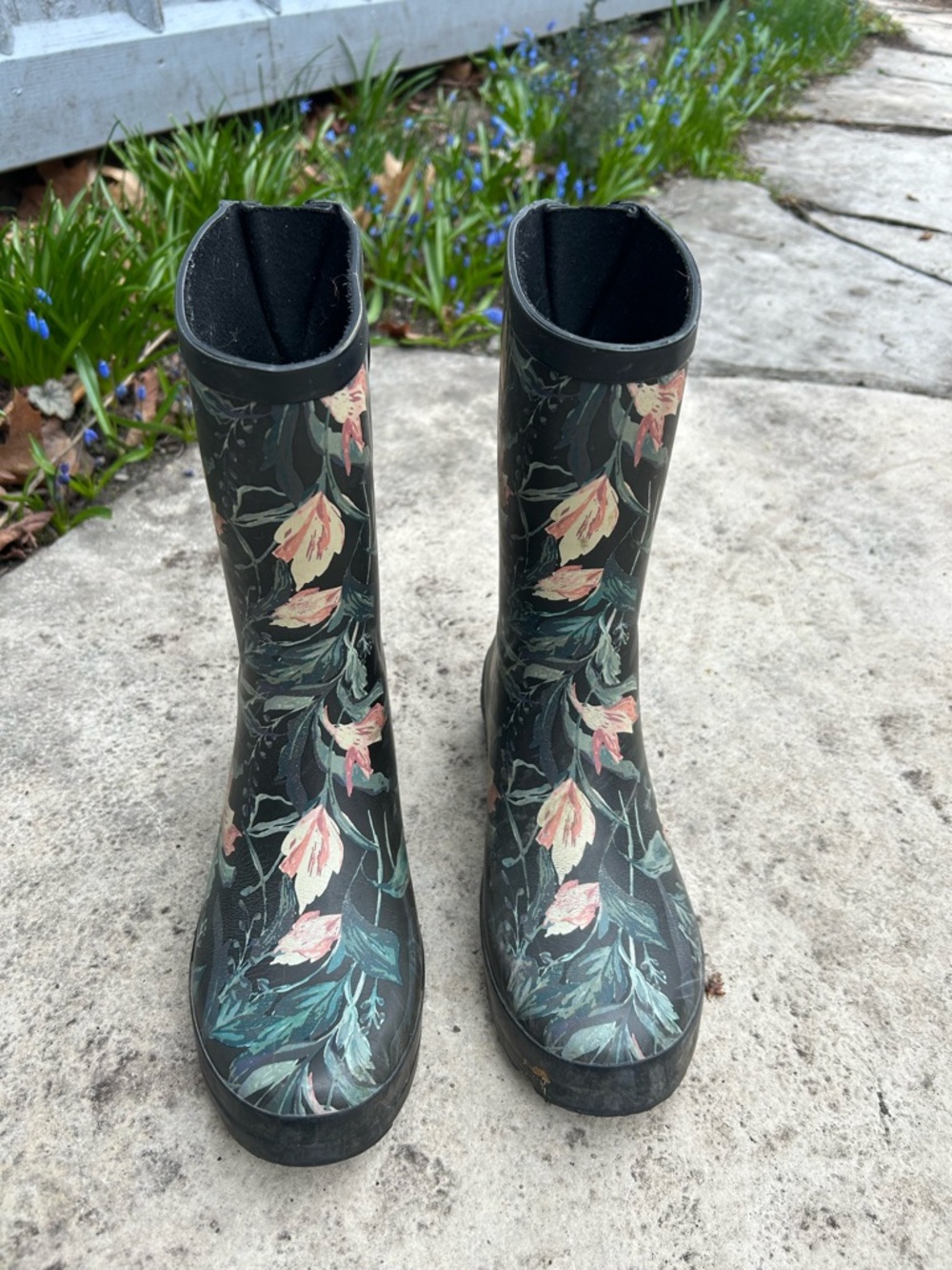 Target Floral Rain Boots, size 9 - Picture 2 of 13
